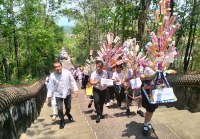 ร่วมงาน วันวิสาขบูชา แปดเป็ง สรงน้ำพระธาตุจอมแว่