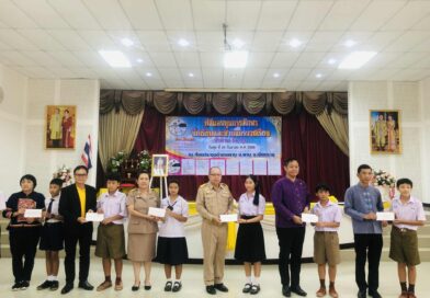 รับทุนการศึกษาให้แก่สามเณรบวชเรียนและนักเรียนช่วยเหลือผู้ด้อยโอกาส